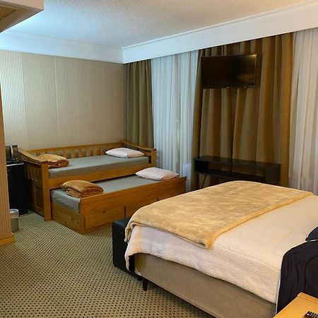 Flat Hotel Em 과룰류스 외부 사진